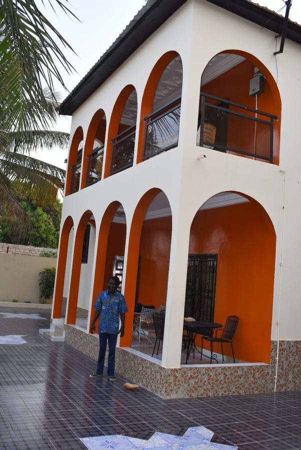 London Innn Gambia Brufut Exterior photo
