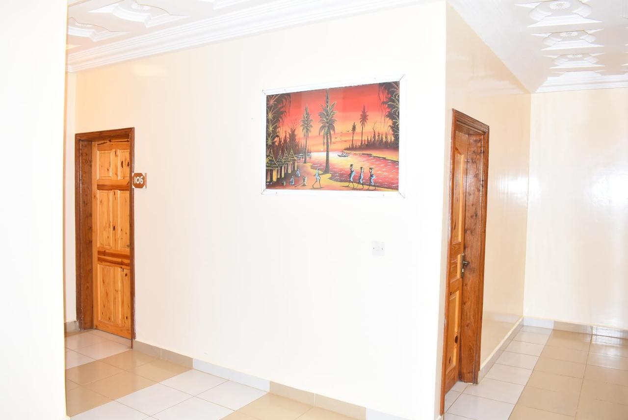 London Innn Gambia Brufut Exterior photo