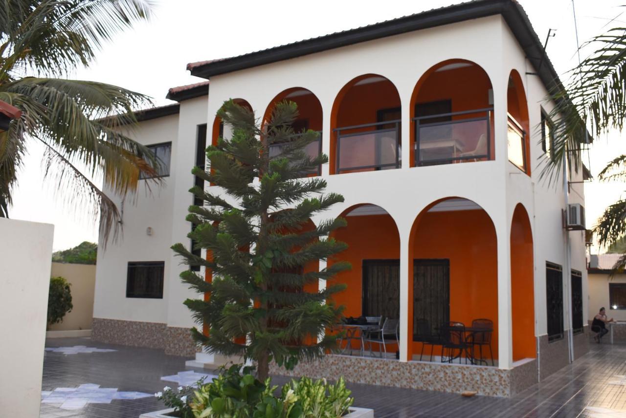 London Innn Gambia Brufut Exterior photo