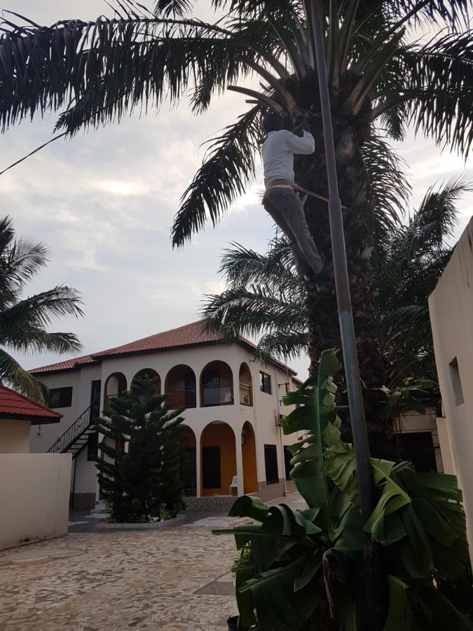 London Innn Gambia Brufut Exterior photo