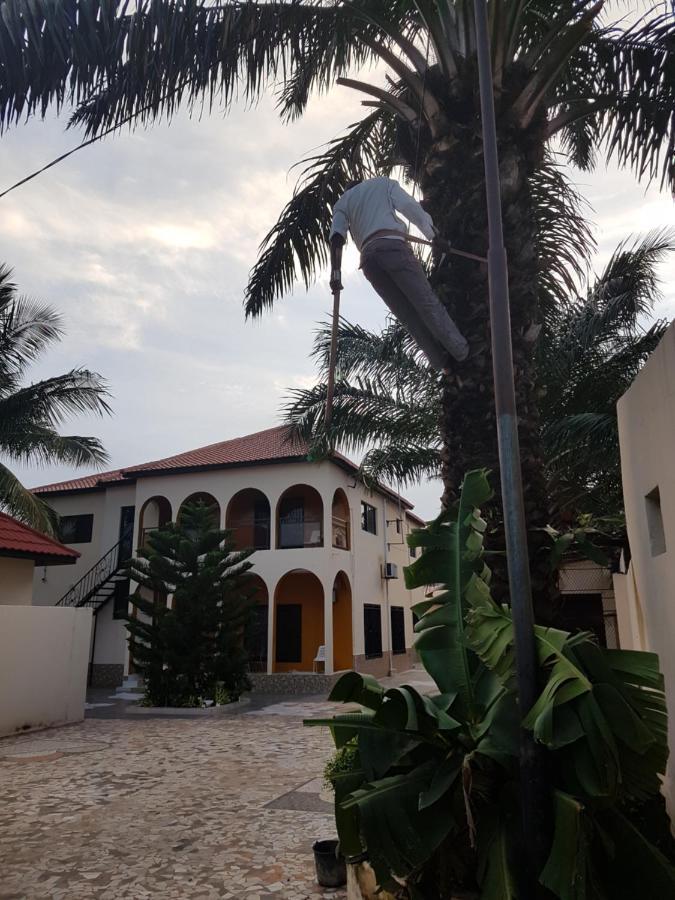 London Innn Gambia Brufut Exterior photo